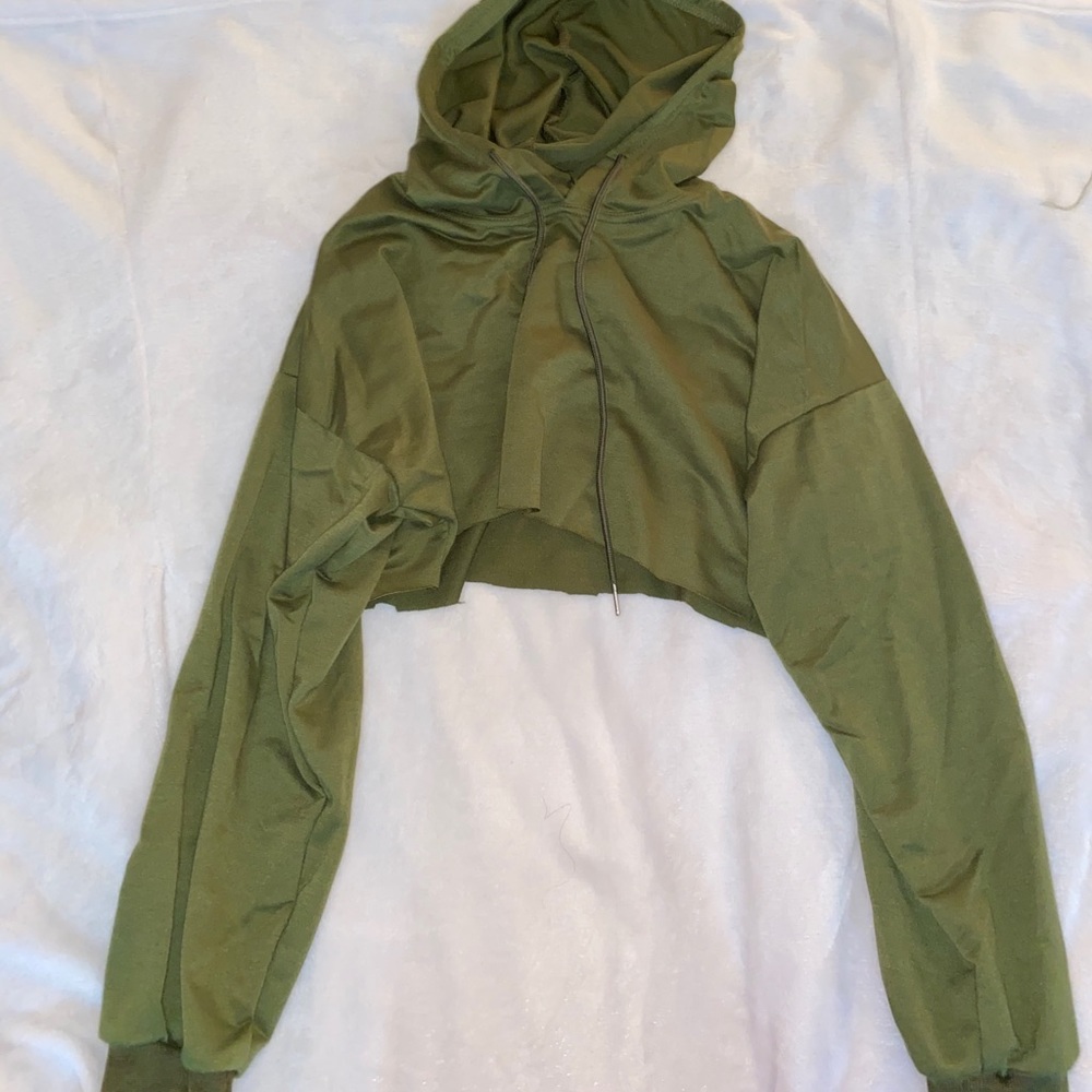 Green cropped hoodie; workout hoodie